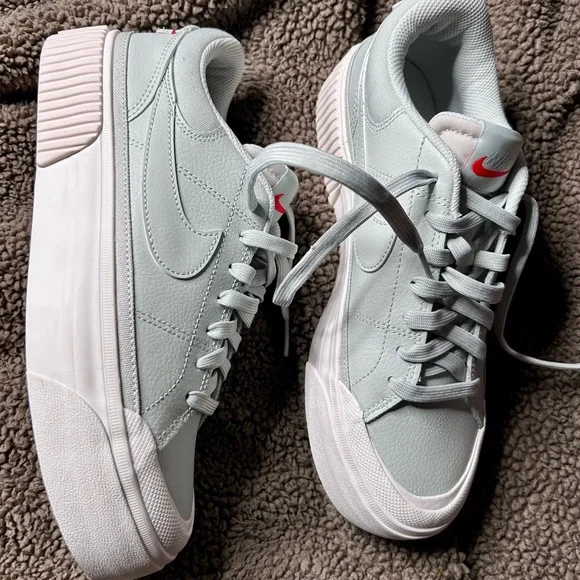 BNIB Nike Court Legacy Lift Women’s 8.5 - Picture 3 of 13